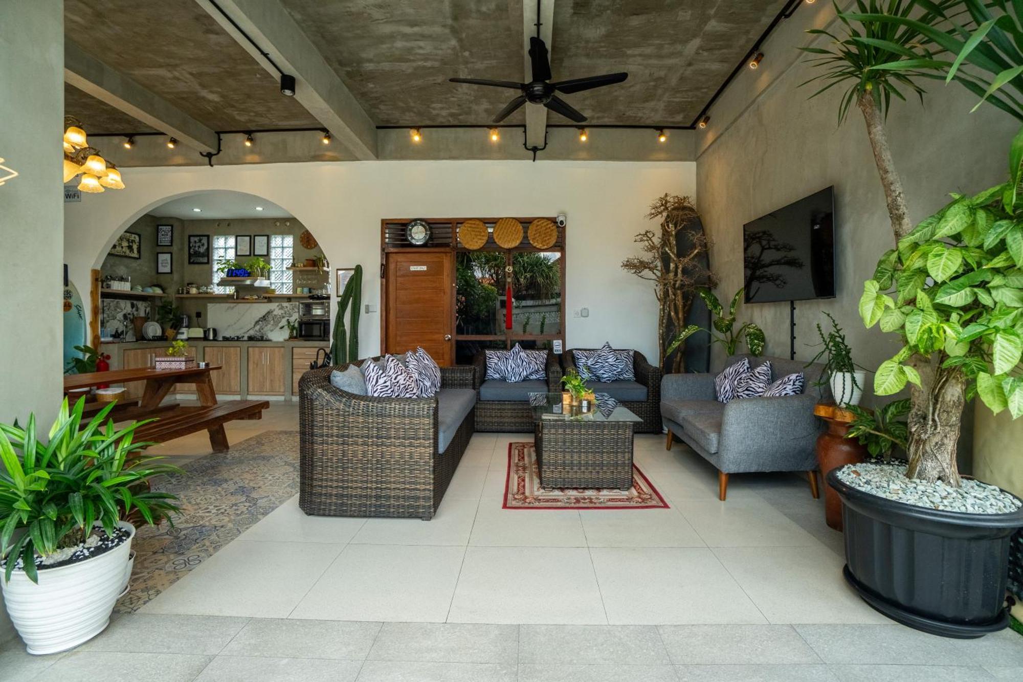 The Breeze Stay And Surf Canggu Exterior foto